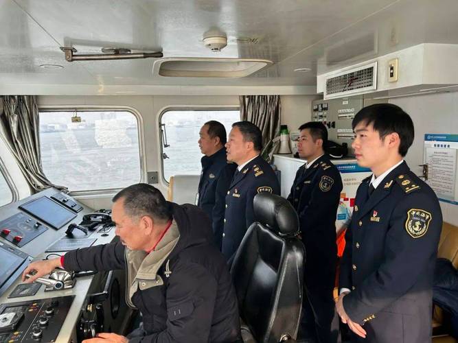 船舶滞航!他们保通保畅当好水路春运“守护者”