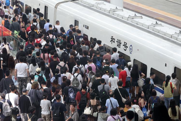 长三角铁路上半年发送旅客逾4.33亿人次