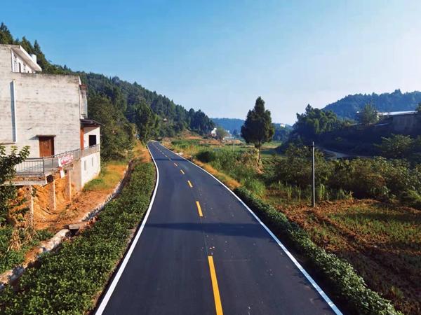 路通了、民富了 “云端”上的乡村“蝶变”
