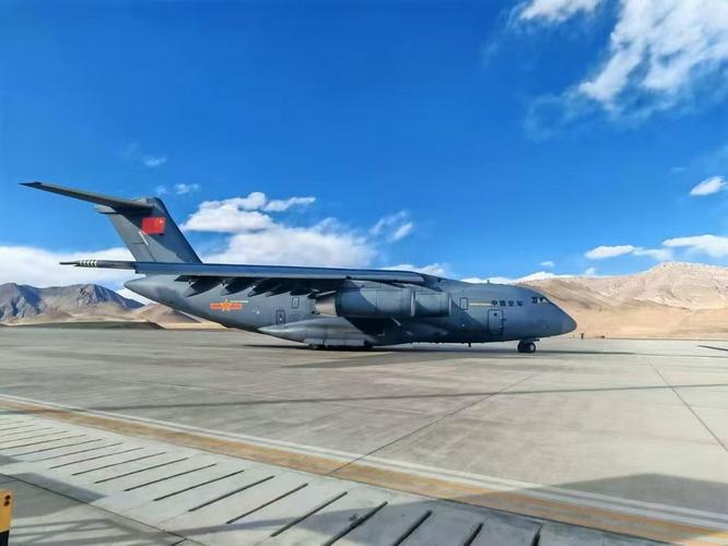 西部战区空军确保空中救援通道畅通