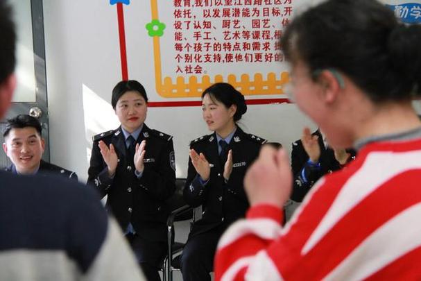 他们连续11年用“警察蓝”守护“星星的孩子”