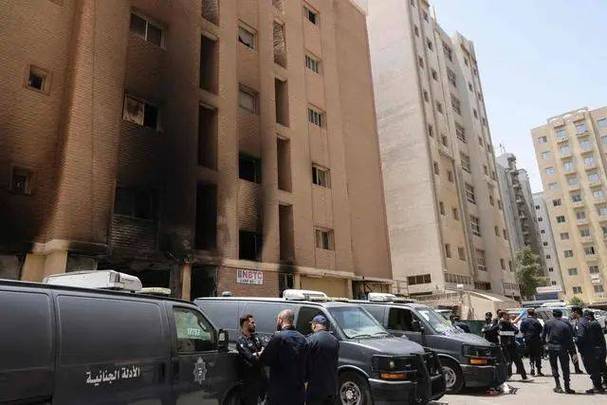 阿根廷政府劳动部旁一建筑物起火 已致1人死亡