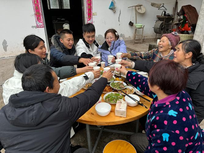 (新春走基层)广西桂林:小年夜团圆饭 二十年的坚持让爱心仍在继续