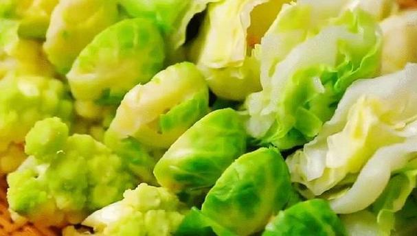 这菜是公认的“防癌明星”菜,血管也爱它!家家餐桌上都有,但有一类人要少吃!