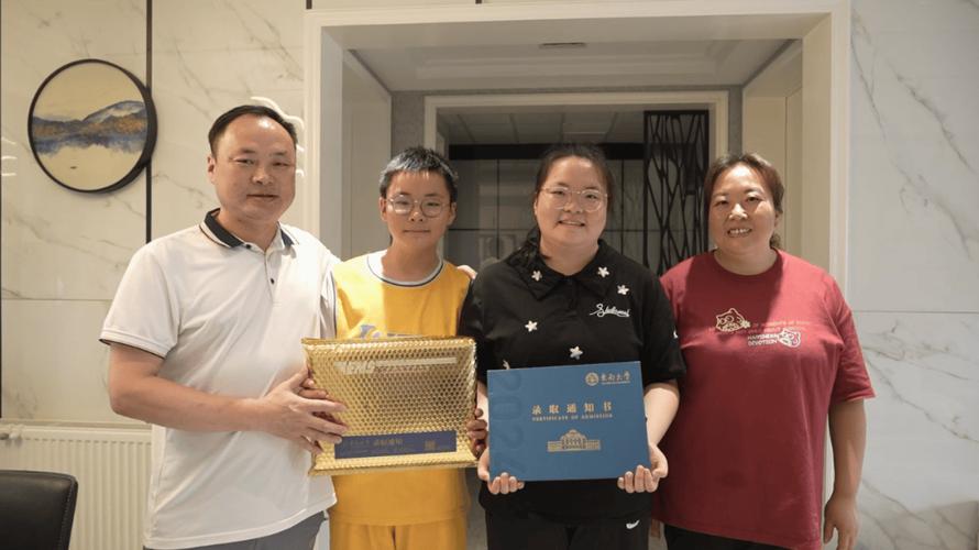 重庆市2024年首份高考录取通知书送达