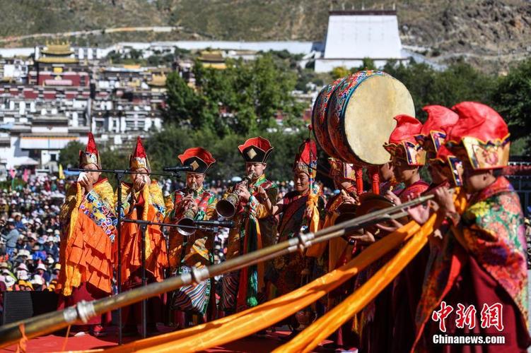 西藏扎什伦布寺举行跳神活动 祈愿国泰民安