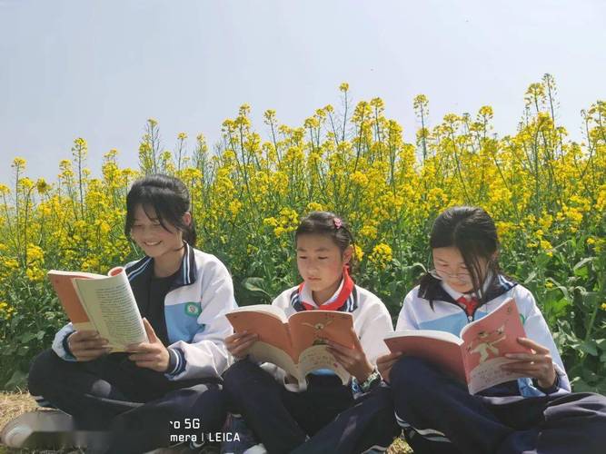 “让小村庄盈满书香”(守望)