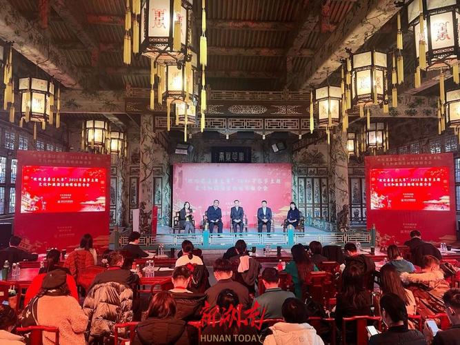 (新春走基层)2025全国春节“村晚”主场活动走进湖南张谷英村 点燃乡村年味